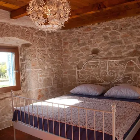 Little Charming Stone House בית נופש