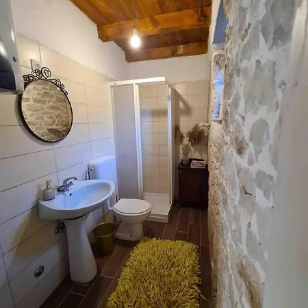 בית נופש Little Charming Stone House Pićan